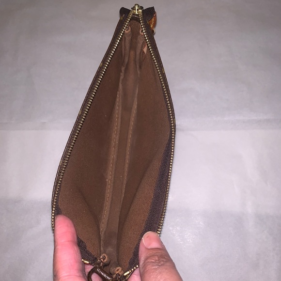 Authentic Vintage Louis Vuitton Pouchette! - Picture 4 of 7